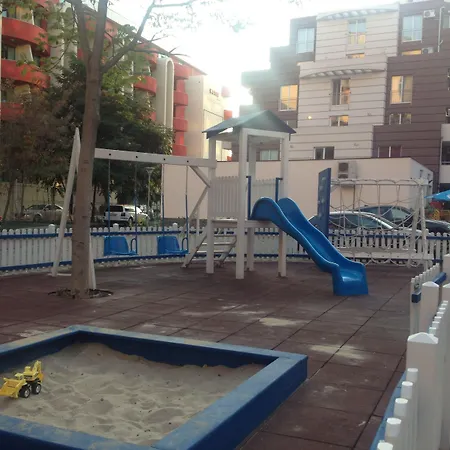Admiral Plaza Apartment *