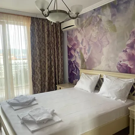 Admiral Plaza Apartment *