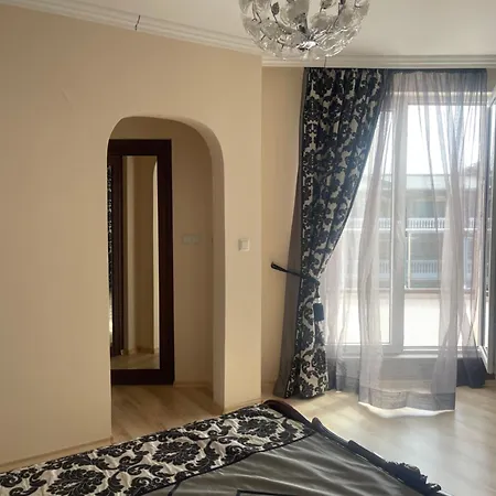 Admiral Plaza Apartment *