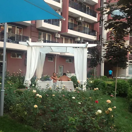 Admiral Plaza Apartment *