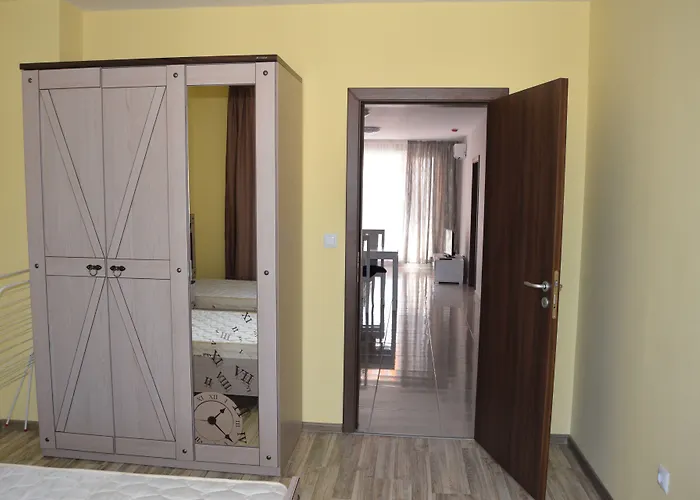 公寓 Admiral Plaza 阳光海滩