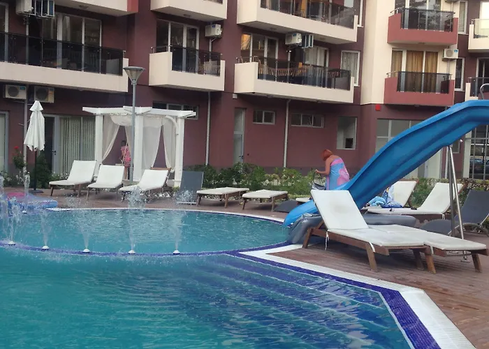 Admiral Plaza شقة